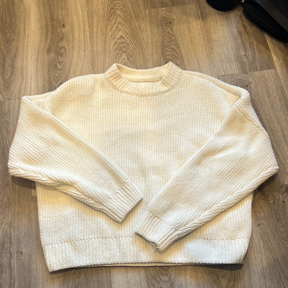 Like-New Abercrombie Thick White Sweater